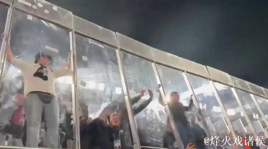 法兰克福球迷引发诺坎普骚乱，巴萨提出要求